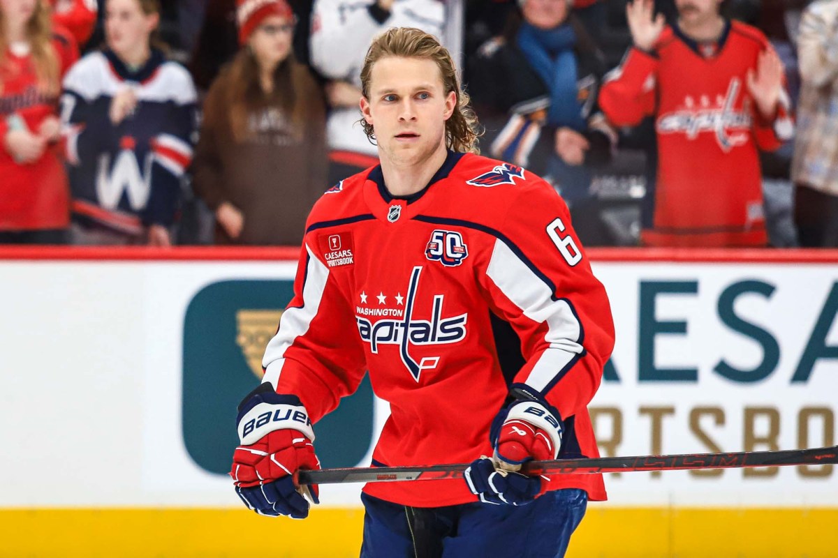 Jakob Chychrun jokes about Dylan Strome ‘throwing him under the bus’ for saying he has no light bulbs in his house: ‘I’m like a walking meme right now’ - Russian Machine Never Breaks